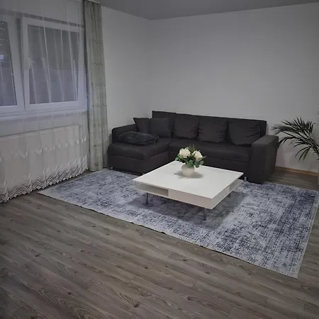 Kern Apartment *