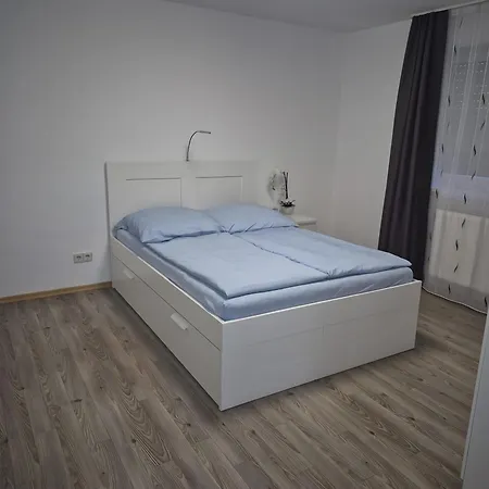 Kern Apartment *